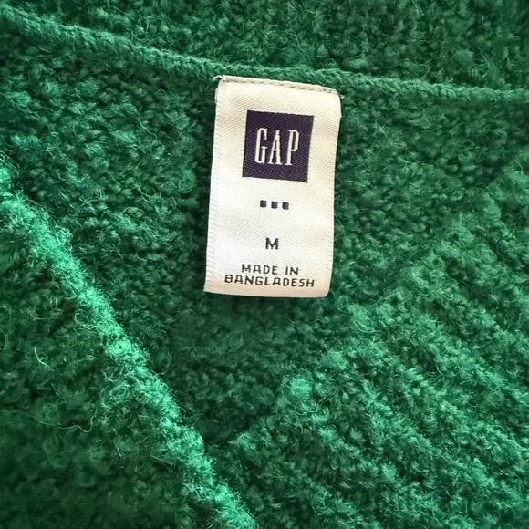 Women’s Gap Classic V-neck Wool Sweater - Picture 3 of 4